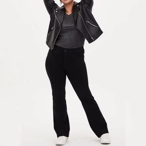 Torrid Ponte Knit Bombshell Bootcut pants Black Size 24 T - Picture 1 of 14